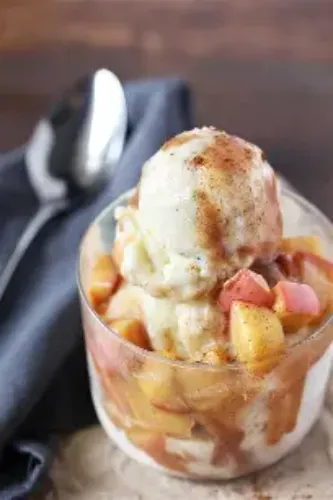 Apple with ice cream